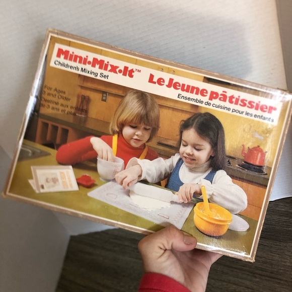 Vtg Tupperware Mini-Mix-It Children's Baking Set - Picture 16 of 16